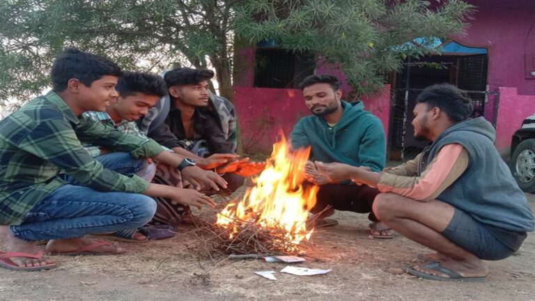 UP Weather: The Weather Forecast issued a severe cold warning for many cities in Uttar Pradesh.